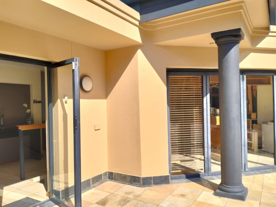 To Let 5 Bedroom Property for Rent in Glentana Western Cape